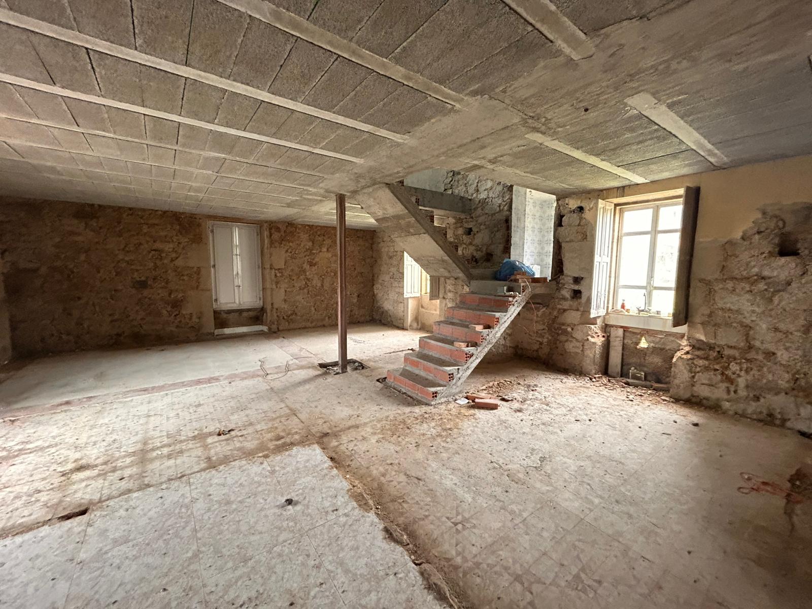 CASA DE PIEDRA CON FINCA EN BRETAL