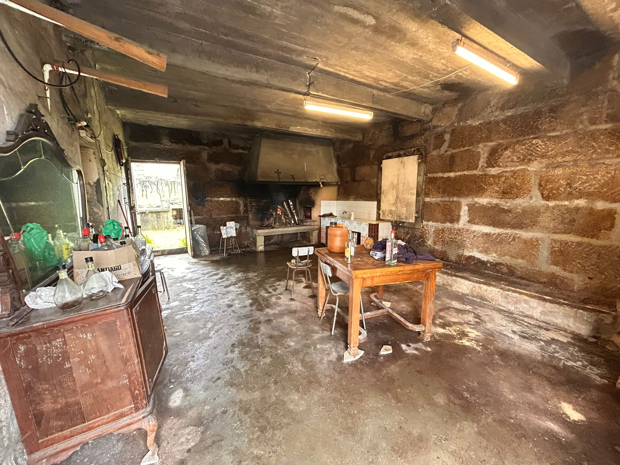 CASA DE PIEDRA CON FINCA EN BRETAL