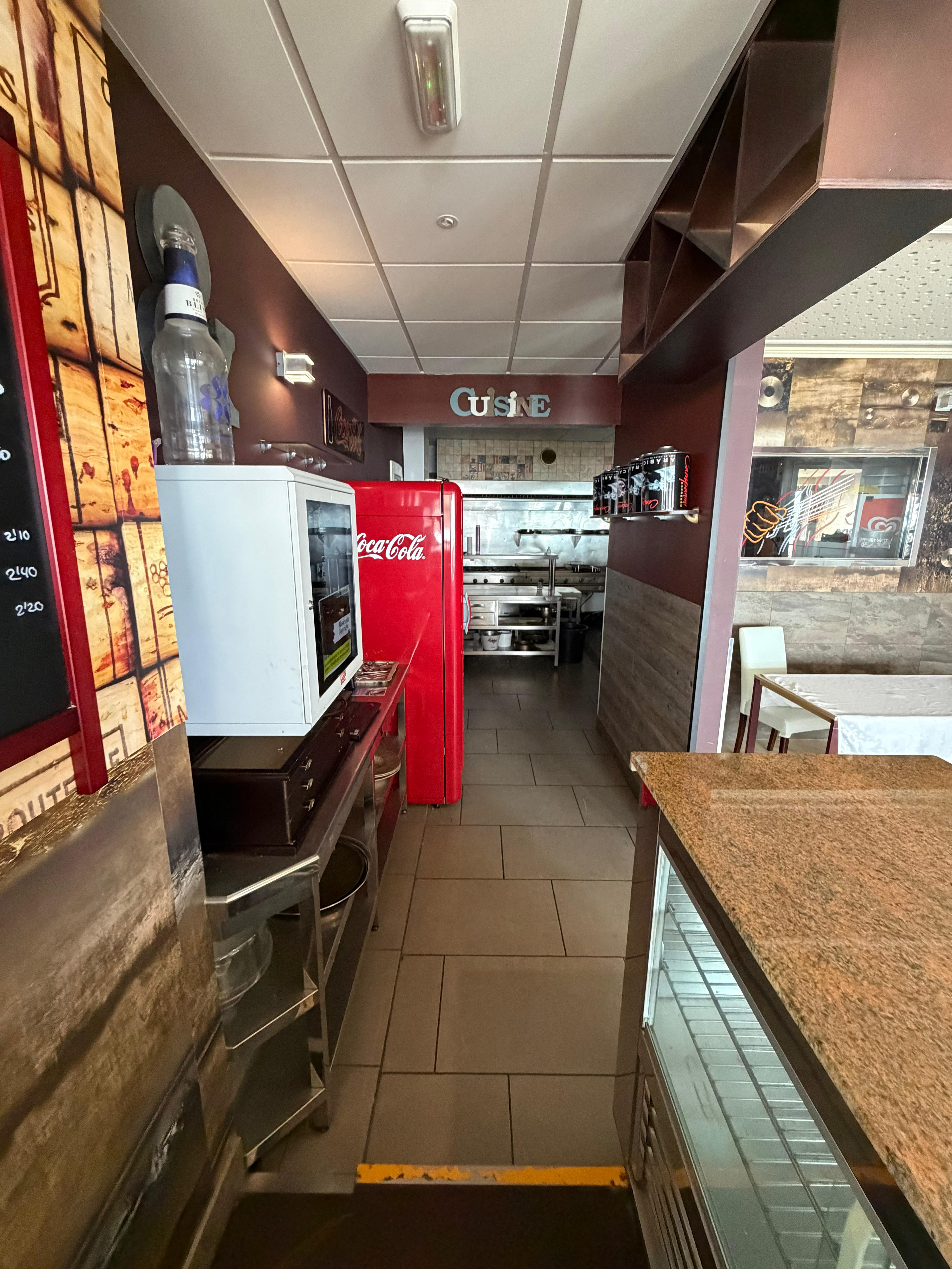 SE VENDE O ALQUILA RESTAURANTE ENFRENTE AL MAR