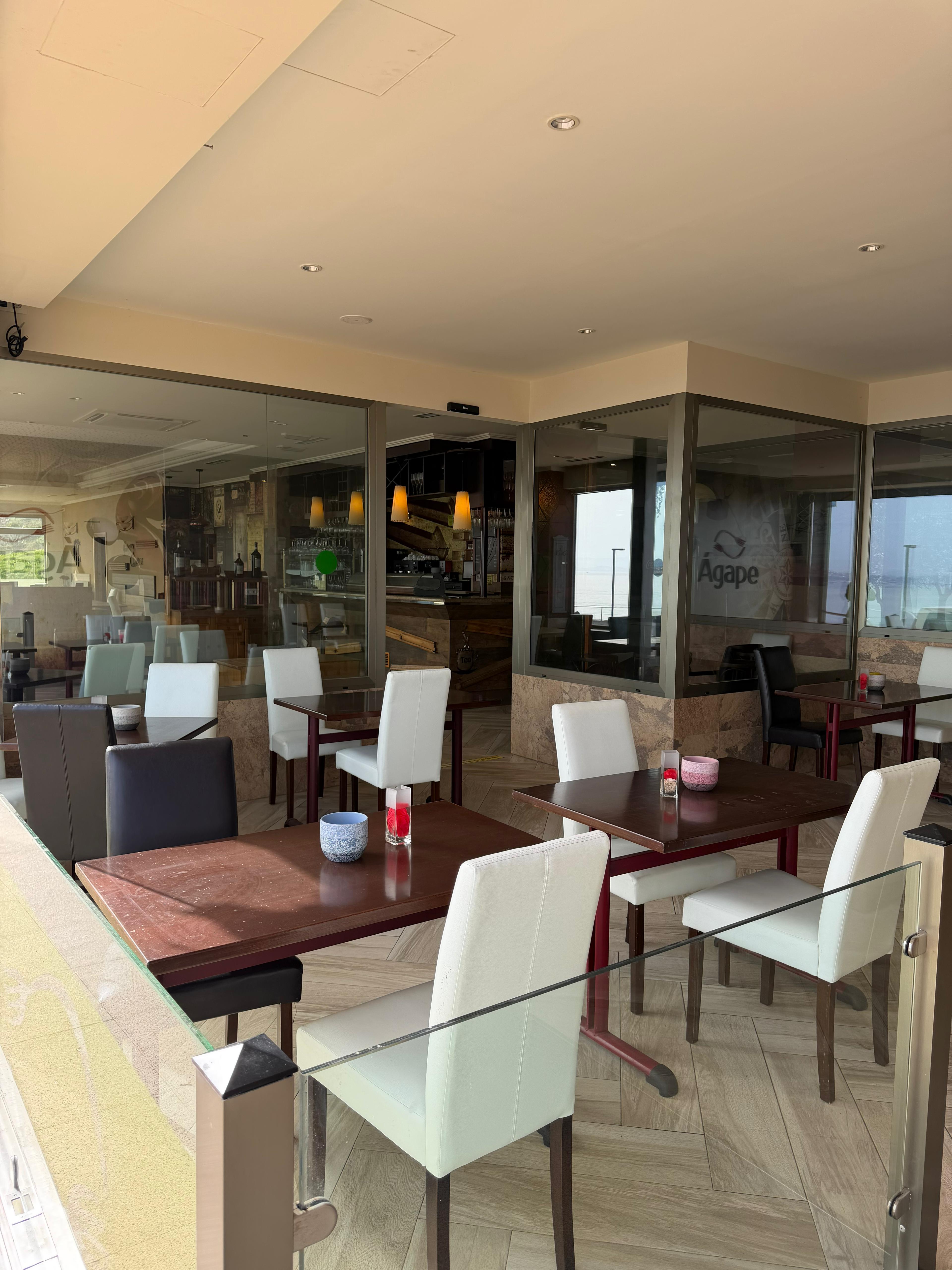 SE VENDE O ALQUILA RESTAURANTE ENFRENTE AL MAR