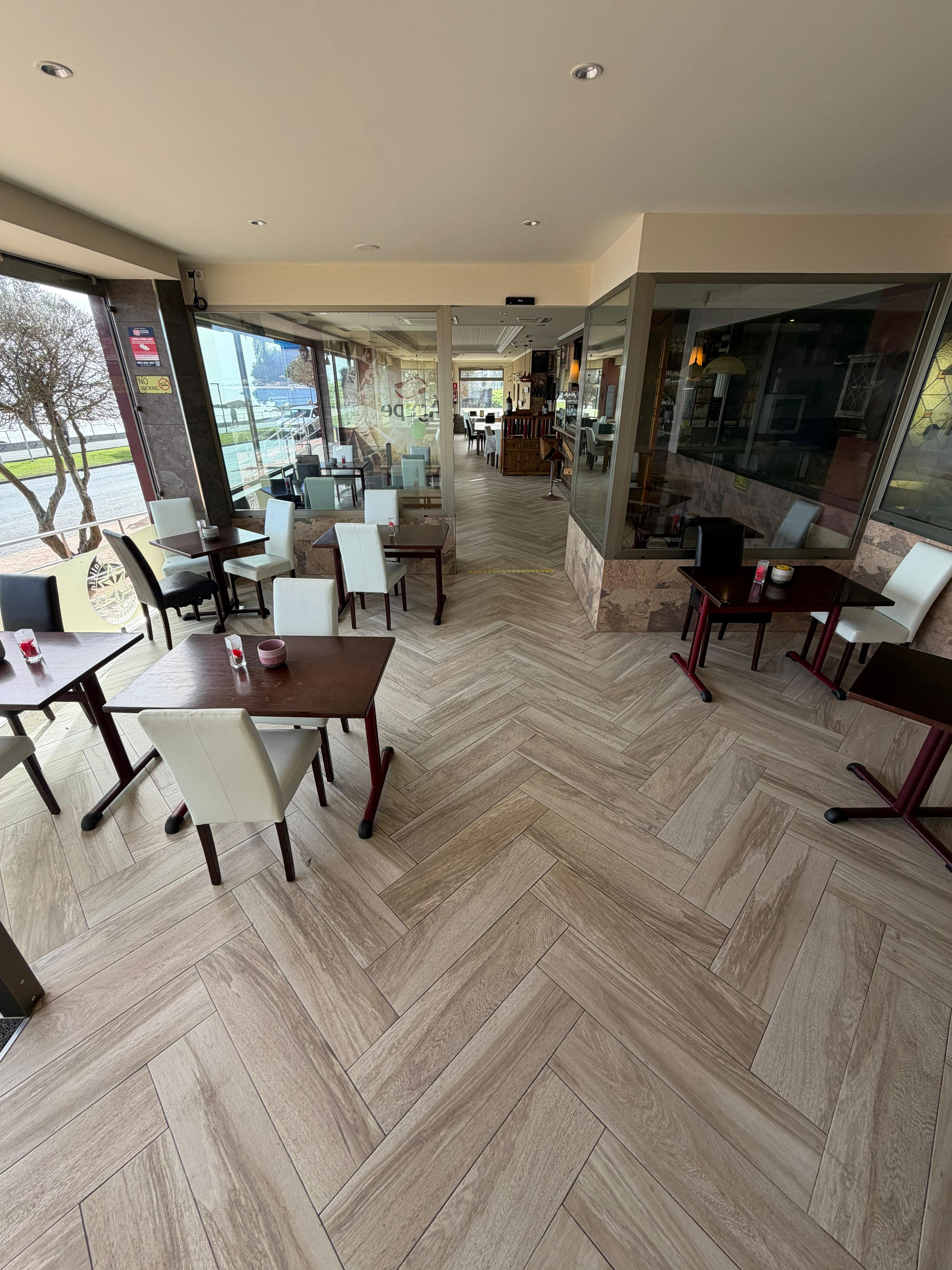 SE VENDE O ALQUILA RESTAURANTE ENFRENTE AL MAR