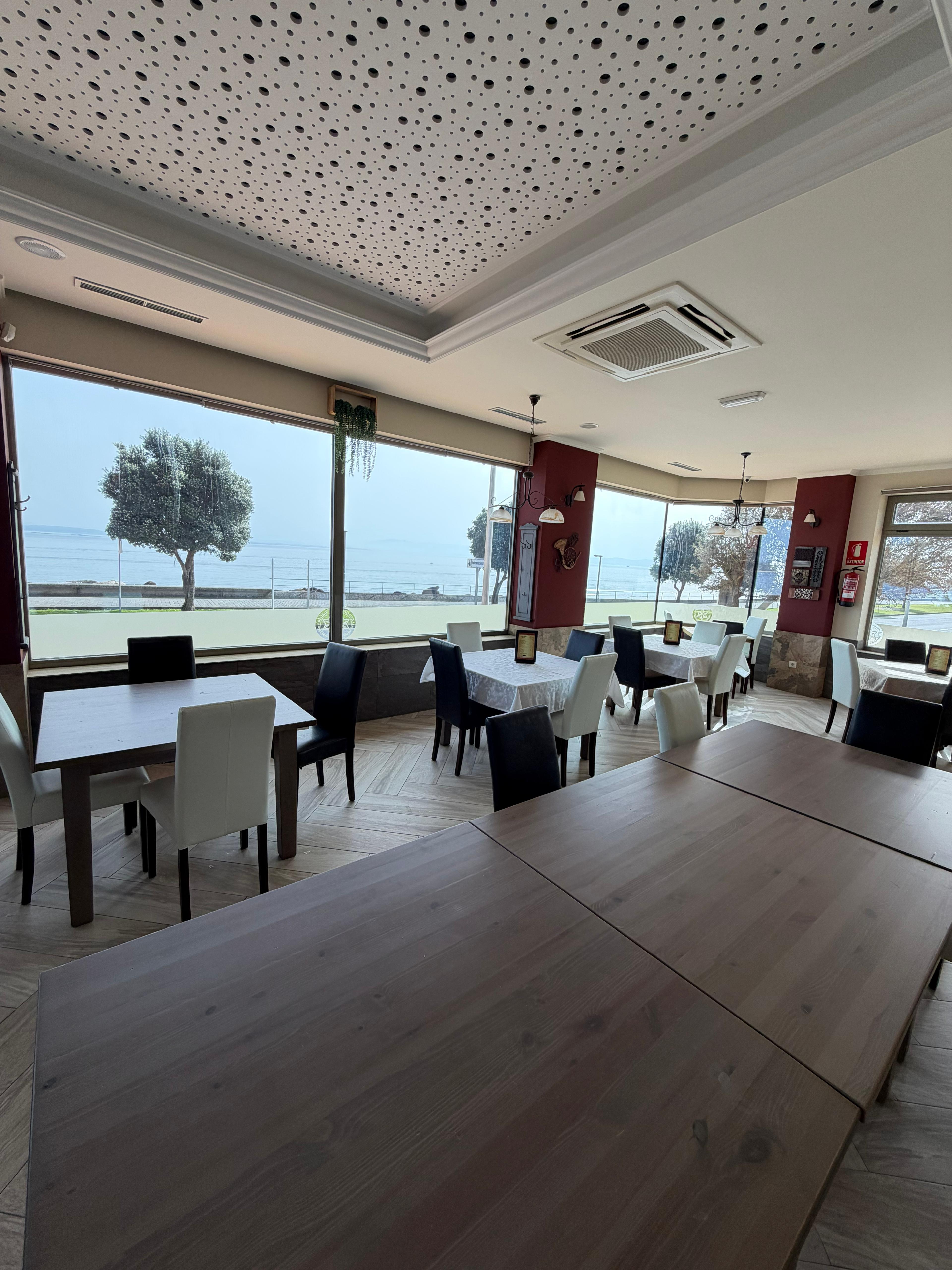 SE VENDE O ALQUILA RESTAURANTE ENFRENTE AL MAR