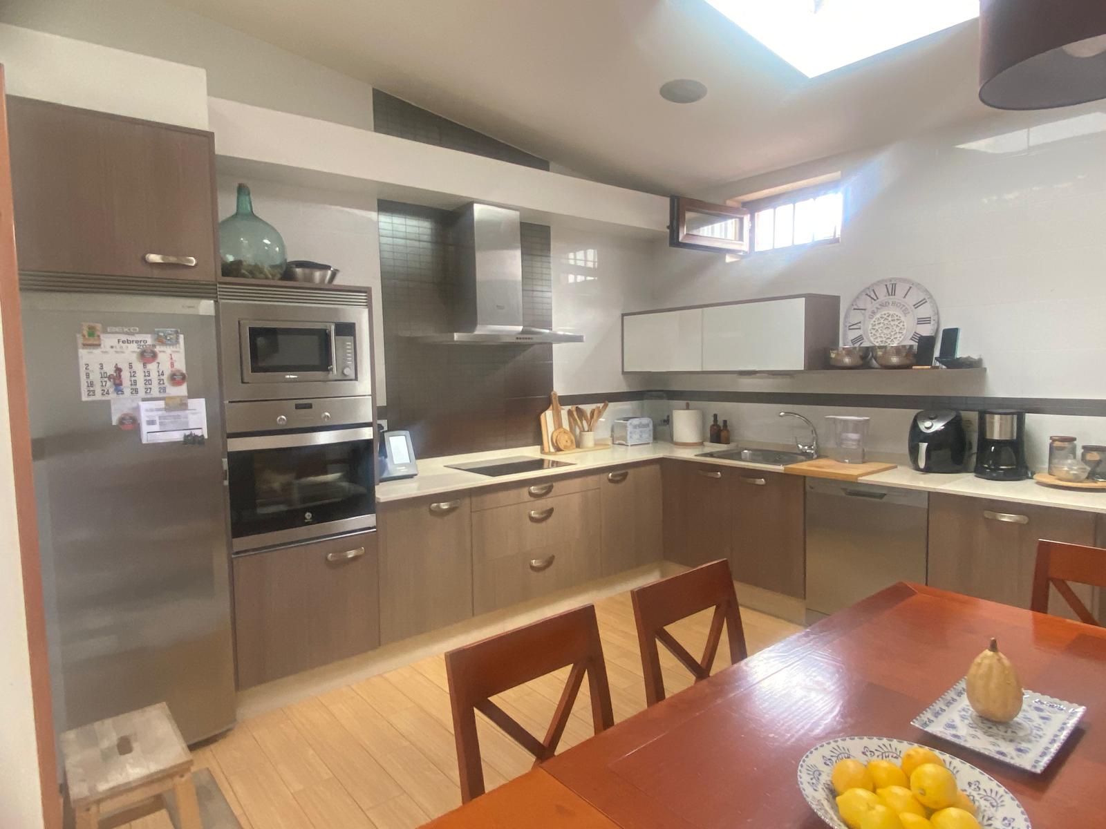 CASA DE PIEDRA CÉNTRICA TOTALMENTE REFORMADA