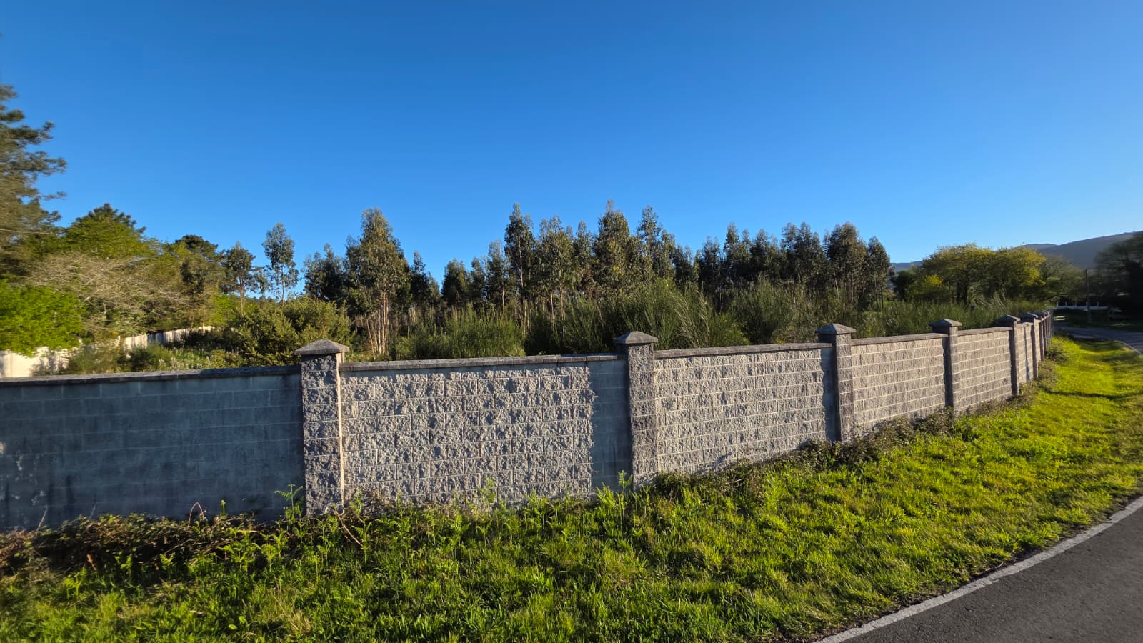 FINCA CERRADA EN VENTA EN OLEIROS (RIBEIRA, A CORUÑA) – IDEAL PARA CAMPING O CASAS DE MADERA