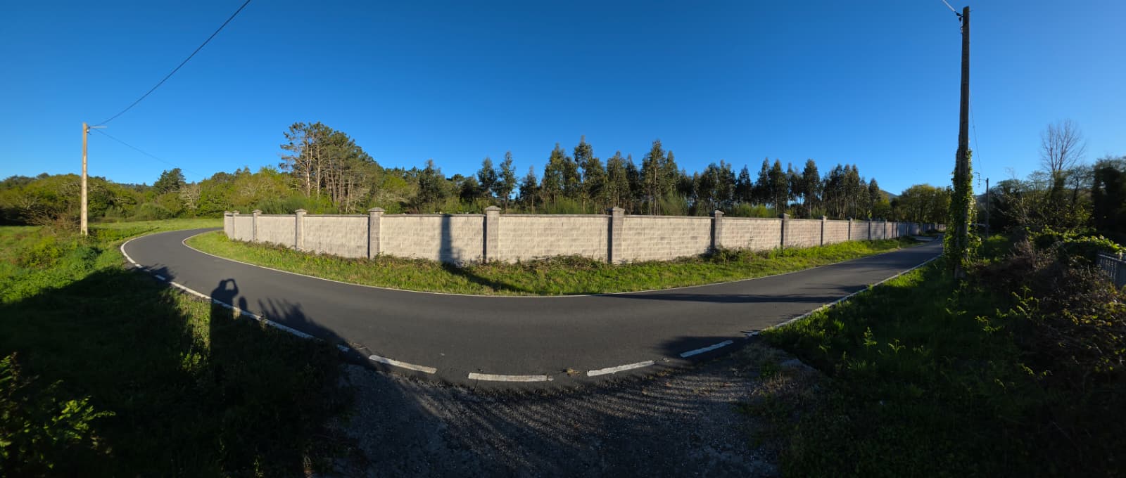 FINCA CERRADA EN VENTA EN OLEIROS (RIBEIRA, A CORUÑA) – IDEAL PARA CAMPING O CASAS DE MADERA