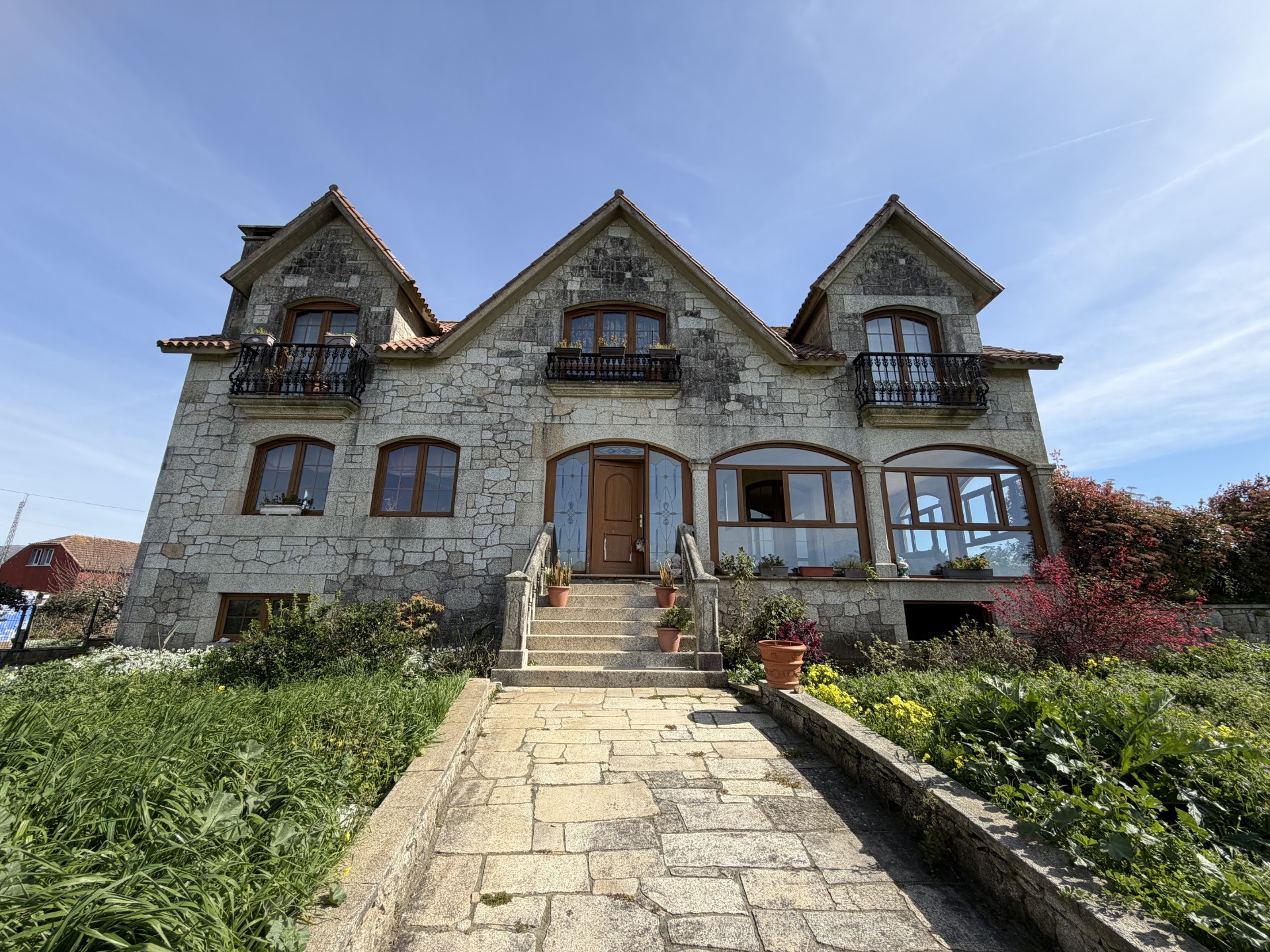 CHALET DE PIEDRA EN VENTA EN PALMEIRA (RIBEIRA) A 5 MINUTOS DE LA PLAYA DE COROSO