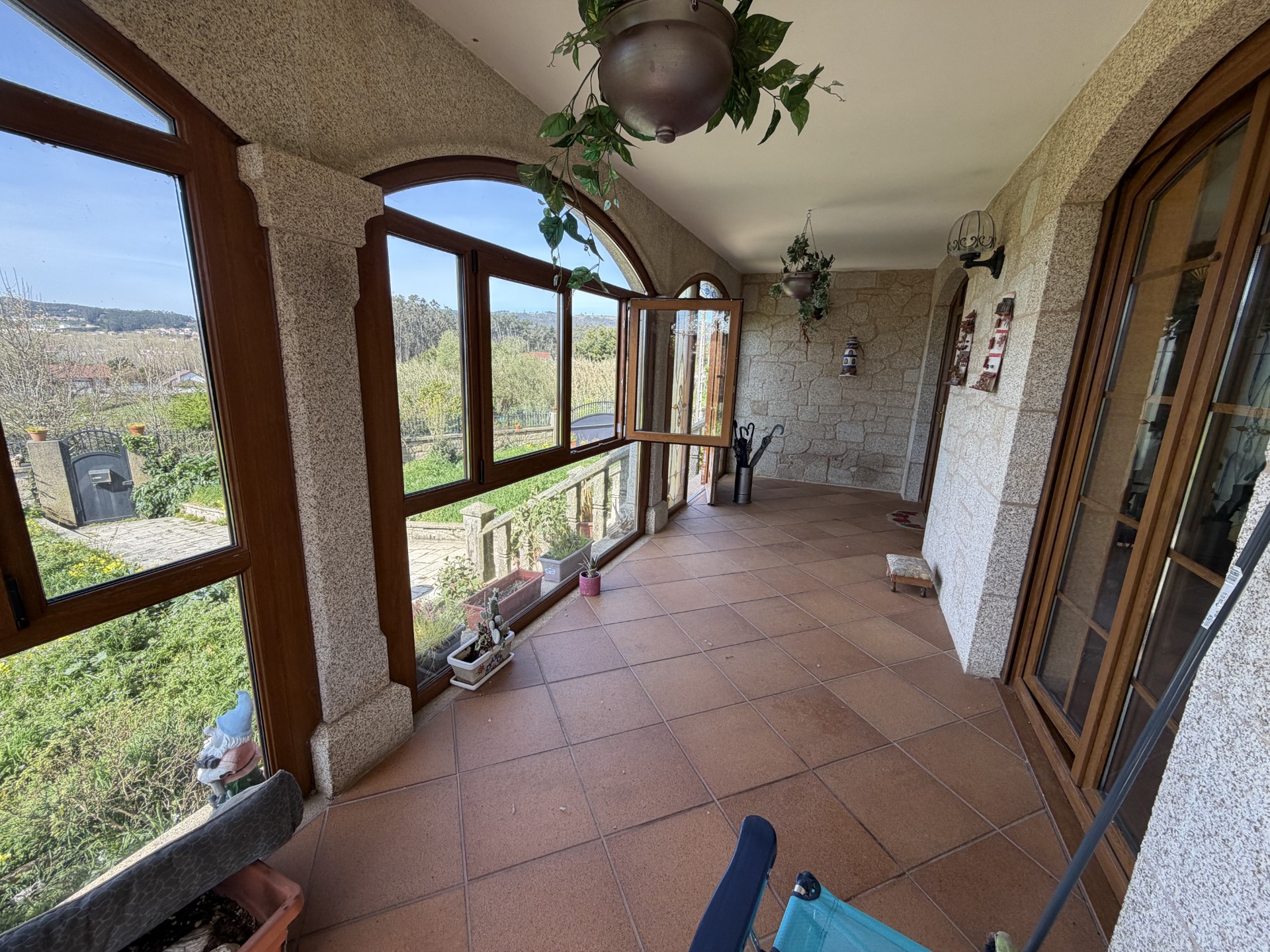 CHALET DE PIEDRA EN VENTA EN PALMEIRA (RIBEIRA) A 5 MINUTOS DE LA PLAYA DE COROSO
