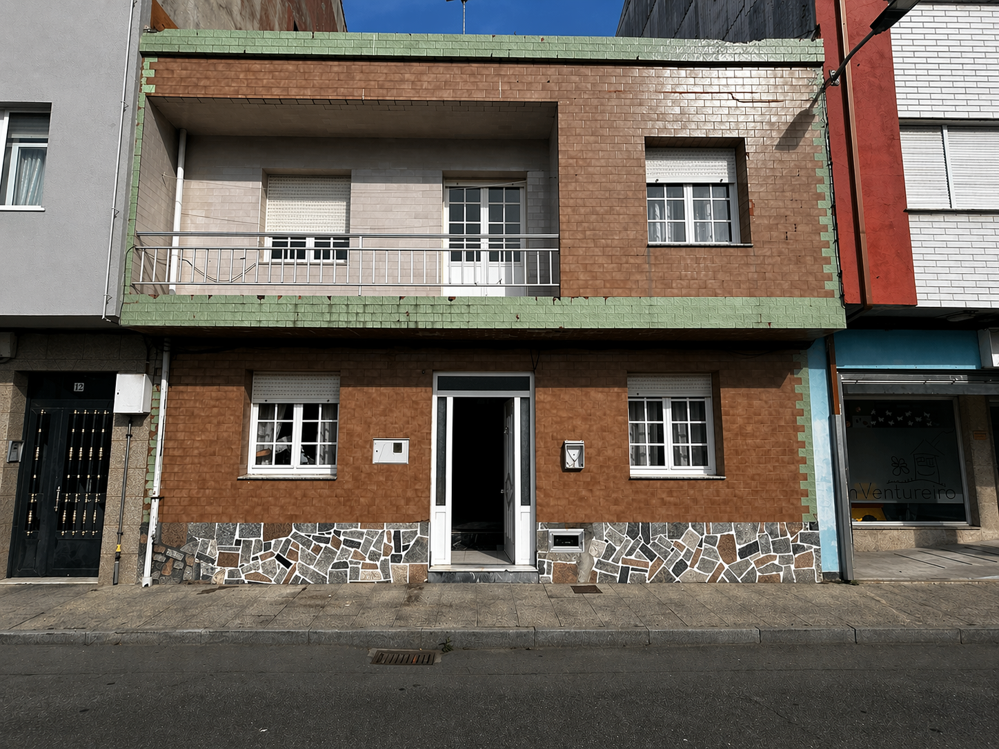 CASA EN VENTA EN RIBEIRA – CENTRO
