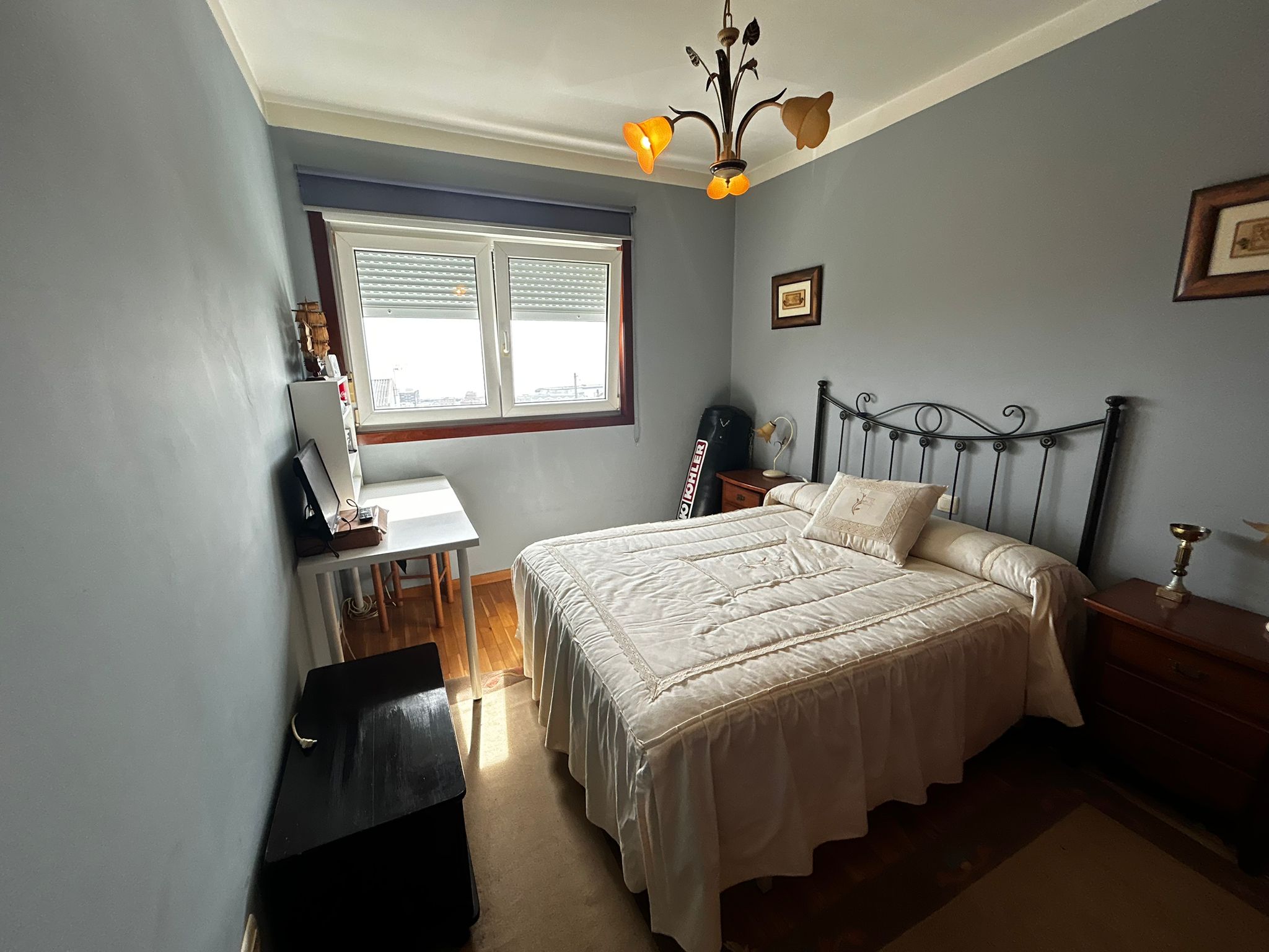 PISO EN PLANTA BAJA CON DOS TERRAZAS Y VISTAS AL MAR EN Ribeira – 139.000 € (SIN MUEBLES)