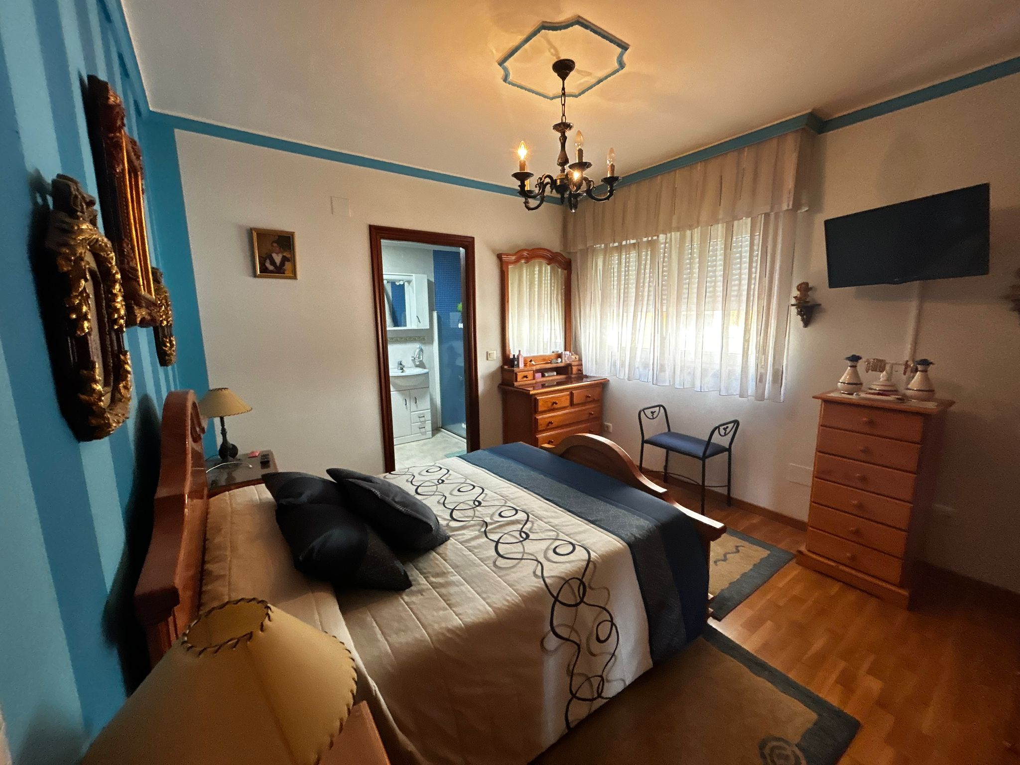 PISO EN PLANTA BAJA CON DOS TERRAZAS Y VISTAS AL MAR EN Ribeira – 139.000 € (SIN MUEBLES)