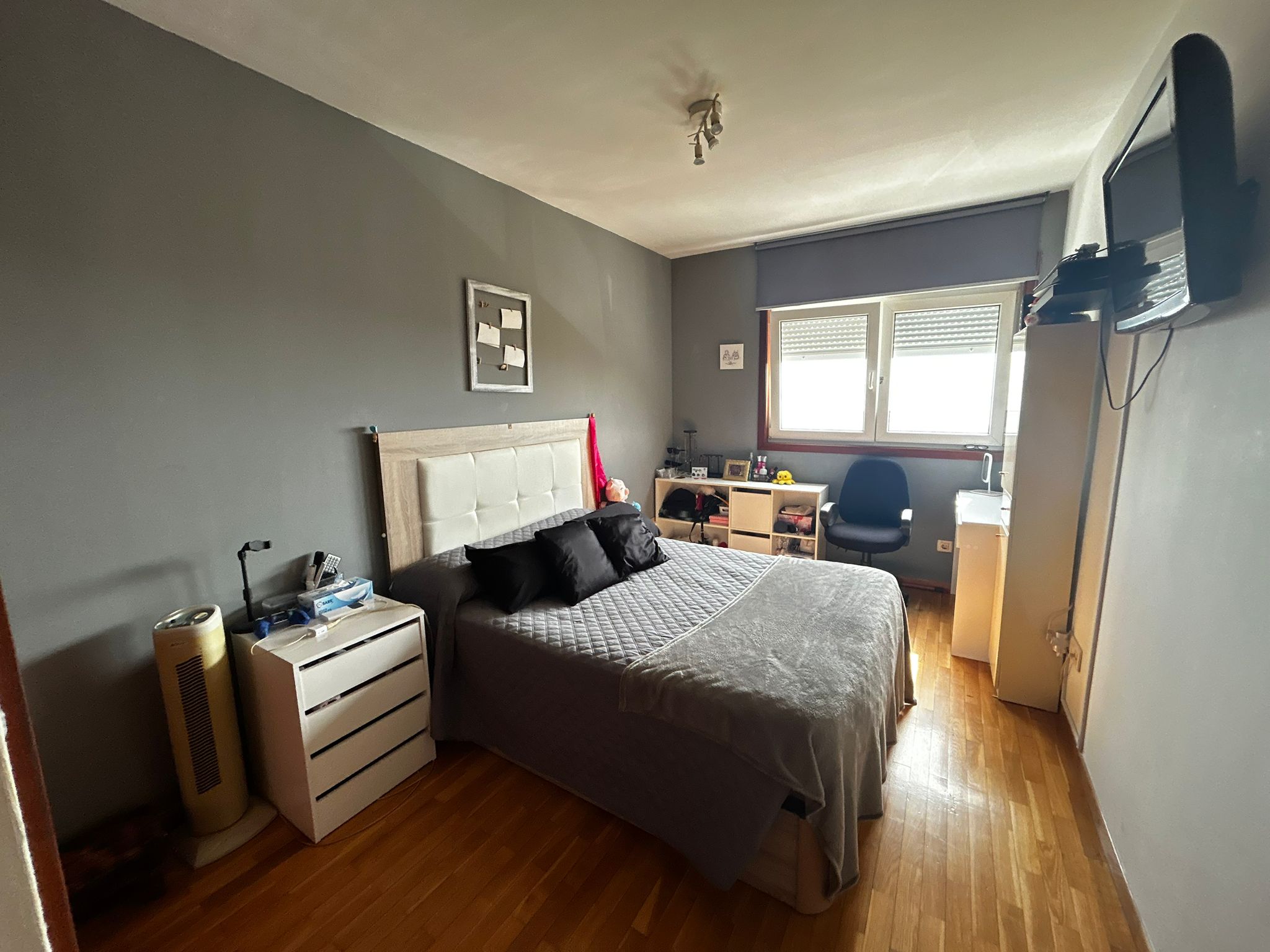 PISO EN PLANTA BAJA CON DOS TERRAZAS Y VISTAS AL MAR EN Ribeira – 139.000 € (SIN MUEBLES)