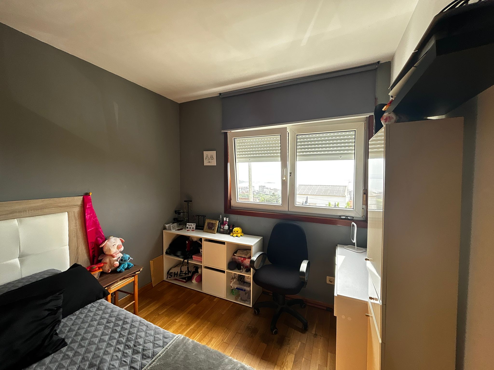 PISO EN PLANTA BAJA CON DOS TERRAZAS Y VISTAS AL MAR EN Ribeira – 139.000 € (SIN MUEBLES)