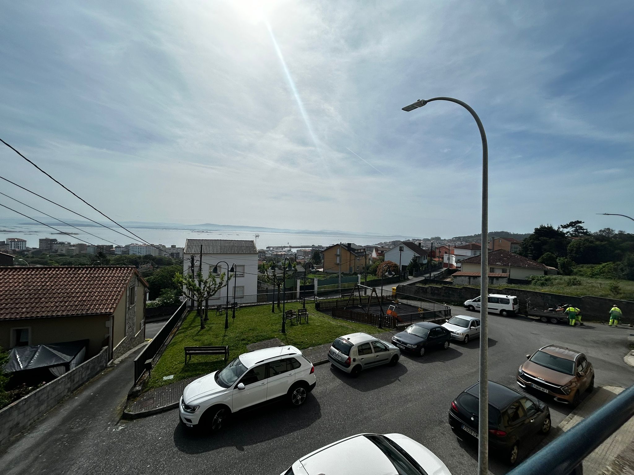 PISO EN PLANTA BAJA CON DOS TERRAZAS Y VISTAS AL MAR EN Ribeira – 139.000 € (SIN MUEBLES)