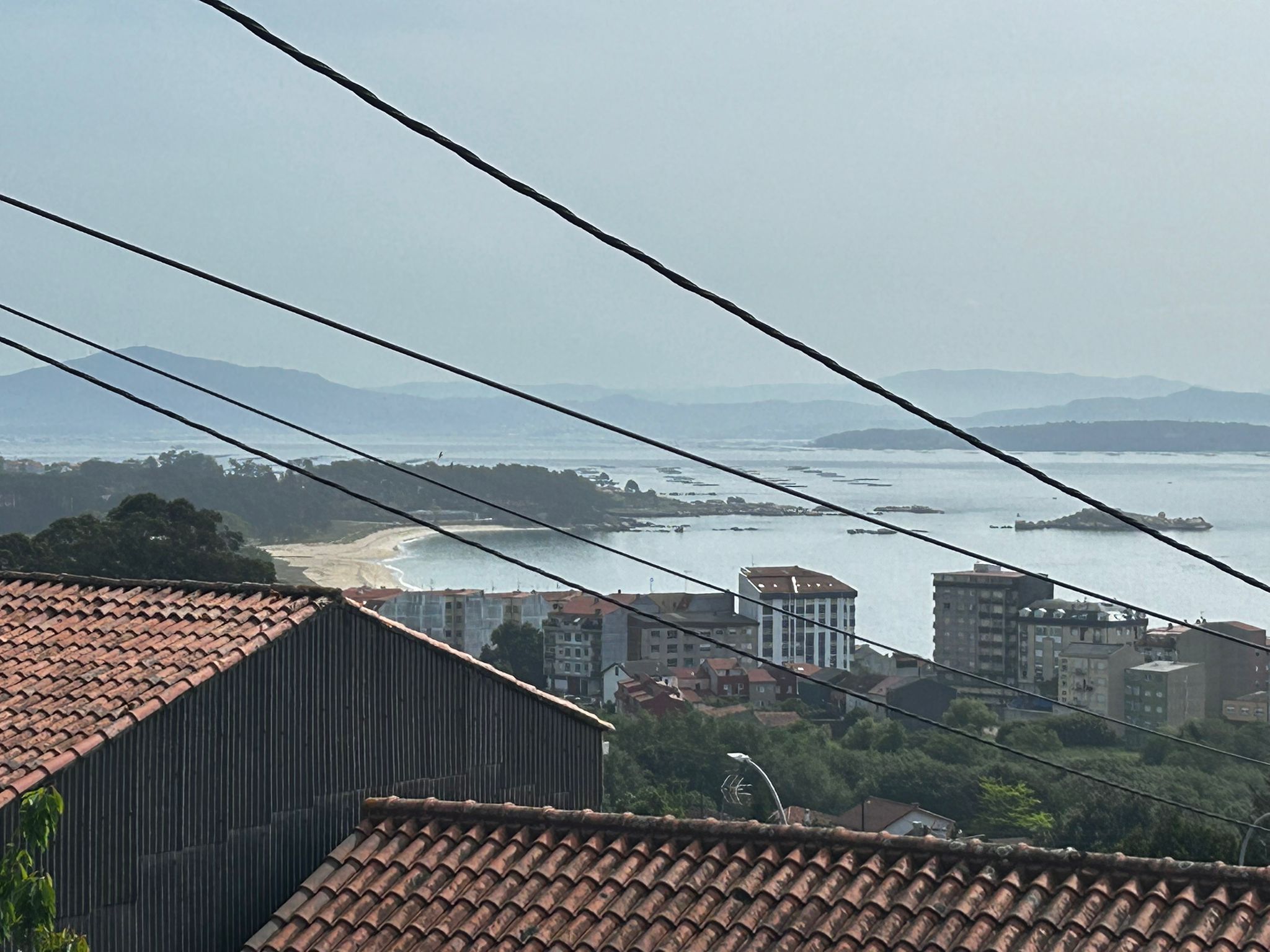 PISO EN PLANTA BAJA CON DOS TERRAZAS Y VISTAS AL MAR EN Ribeira – 139.000 € (SIN MUEBLES)