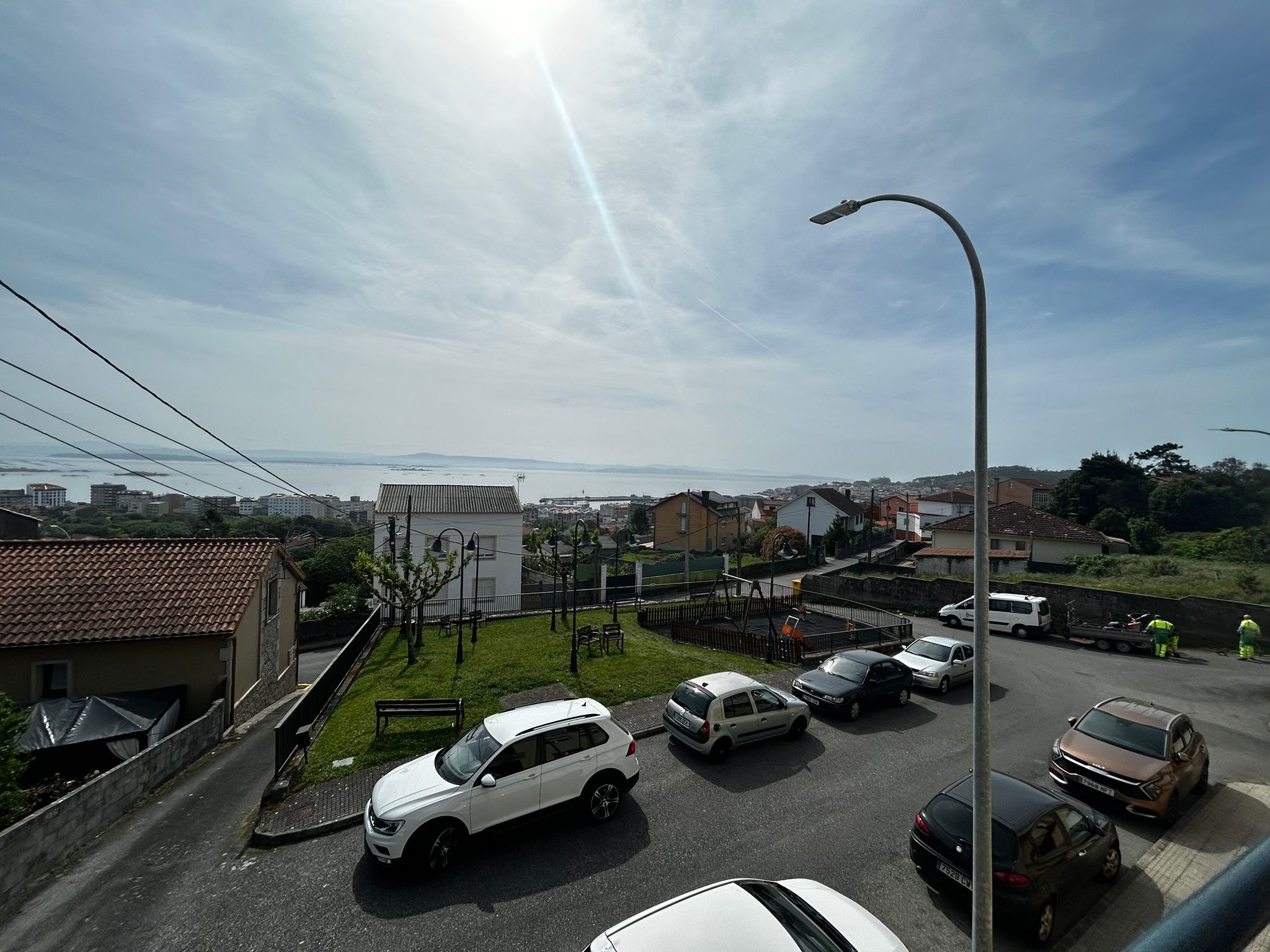 PISO EN PLANTA BAJA CON DOS TERRAZAS Y VISTAS AL MAR EN Ribeira – 139.000 € (SIN MUEBLES)