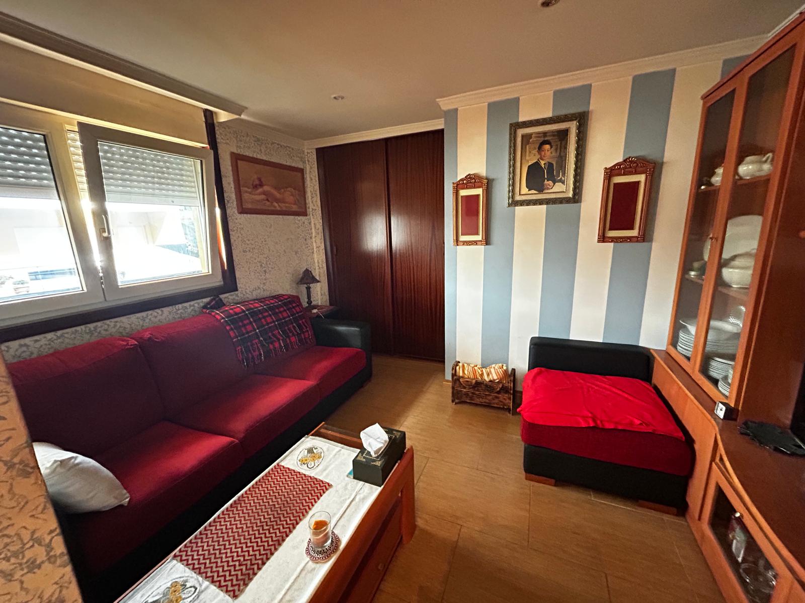 PISO EN PLANTA BAJA CON DOS TERRAZAS Y VISTAS AL MAR EN Ribeira – 139.000 € (SIN MUEBLES)