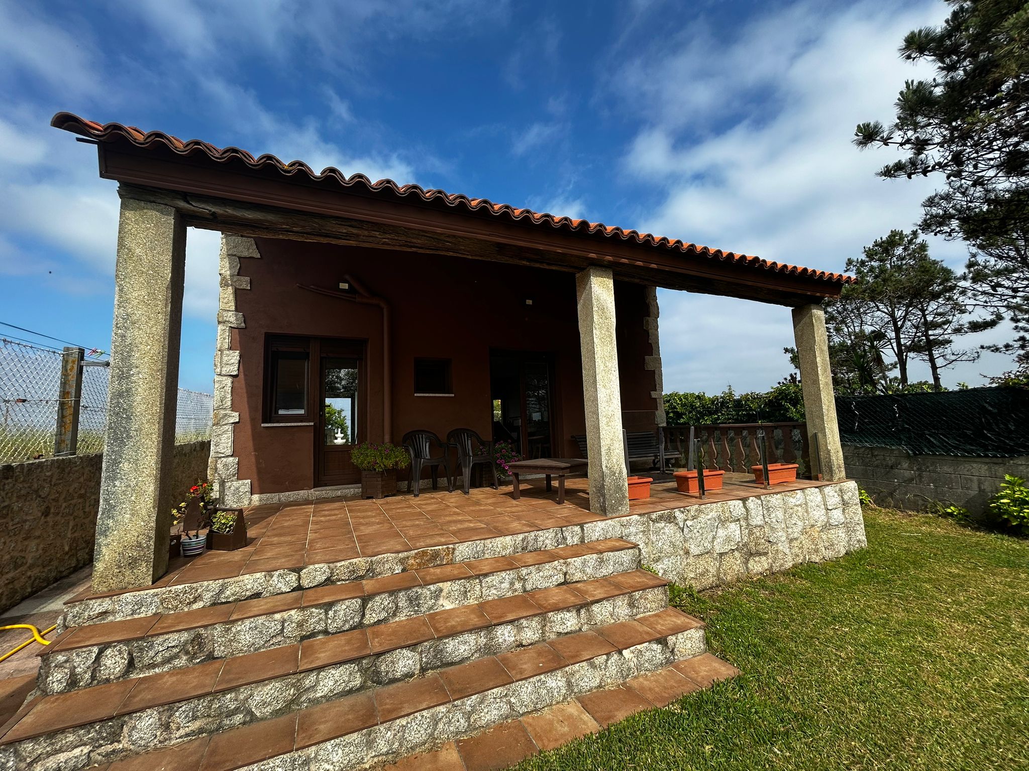 ALQUILER VACACIONAL EN LA PLAYA DE AS FURNAS – XUÑO