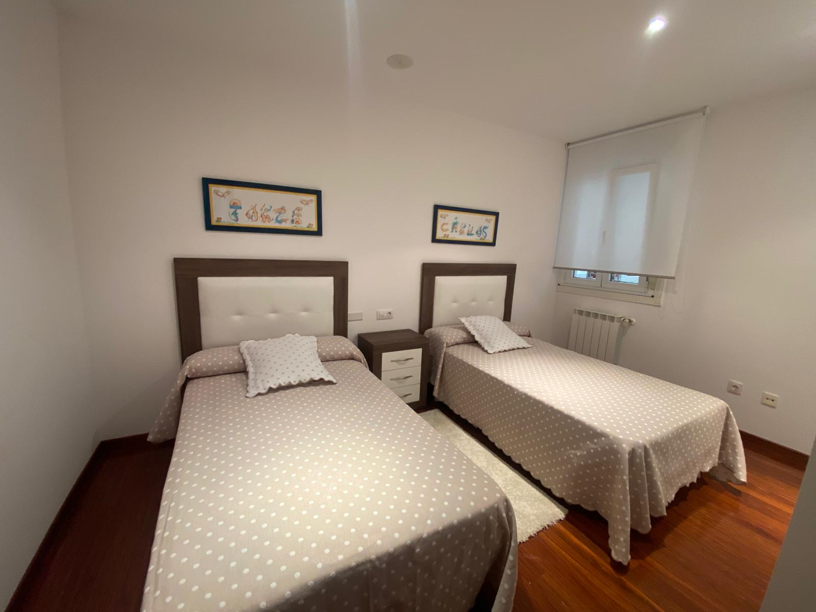 APARTAMENTO TURÍSTICO EN RIBEIRA – PLAYA DE COROSO – VISTAS AL MAR – 3 HABITACIONES – GARAJE