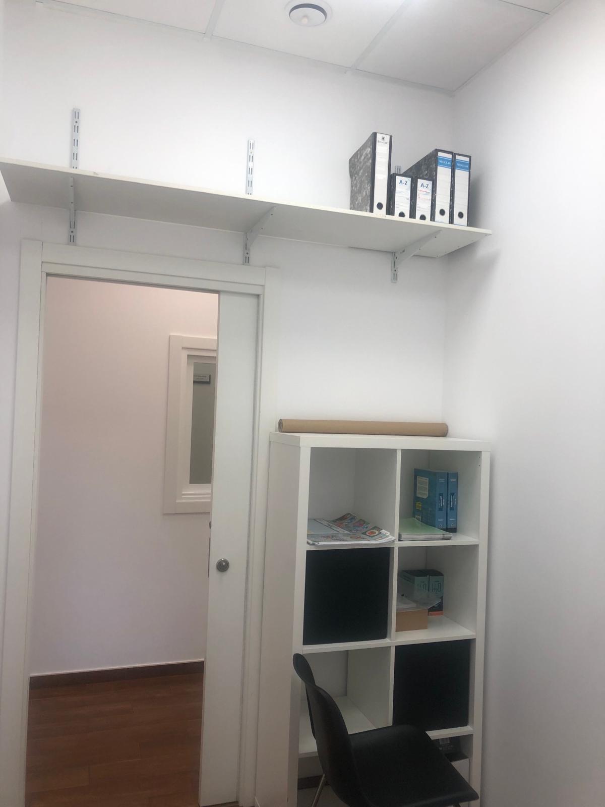 SE ALQUILA BAJO COMERCIAL PARA COWORKING EN RIBEIRA – ZONA ABESADAS – IDEAL OFICINAS O NEGOCIO